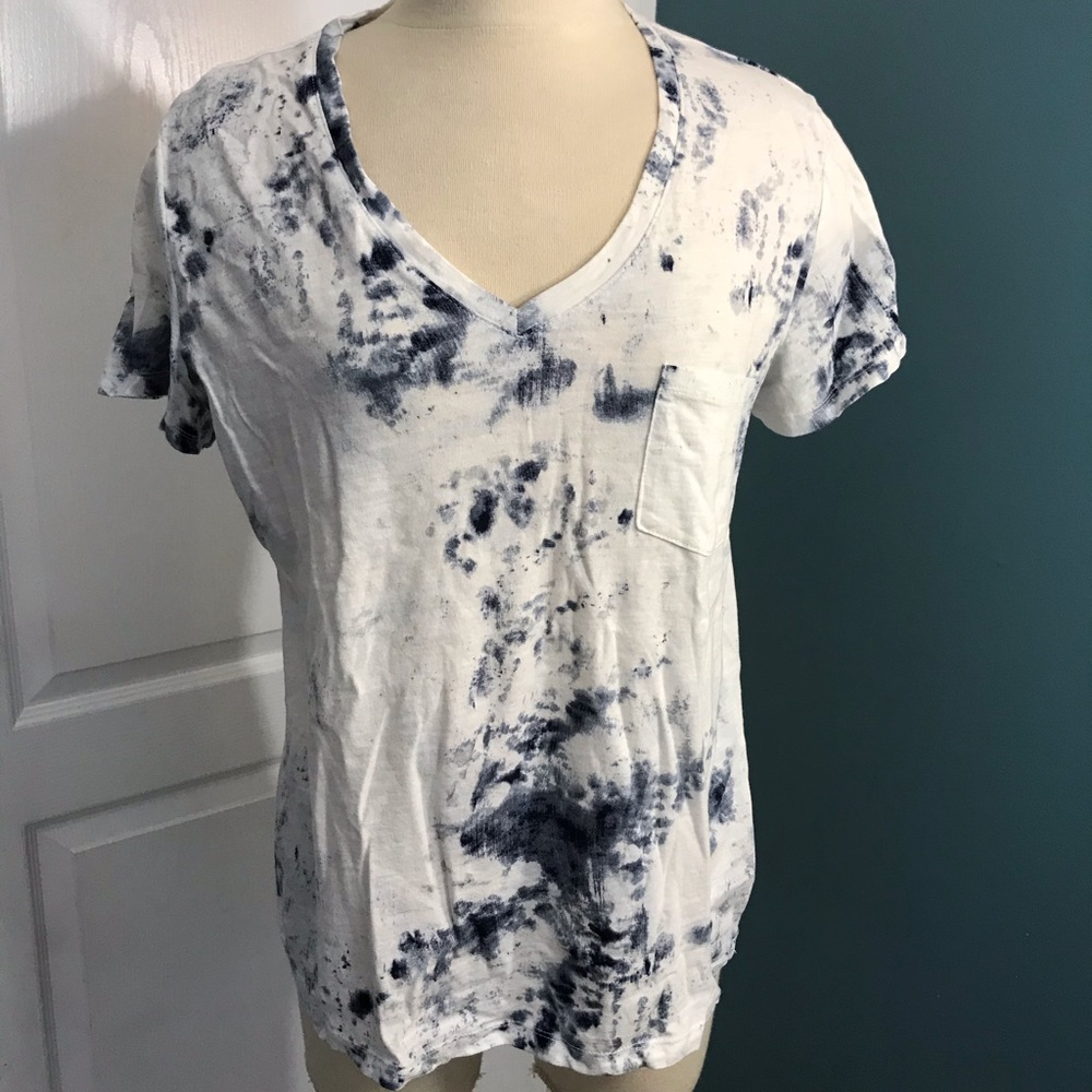 Universal Thread Blue and White Tshirt